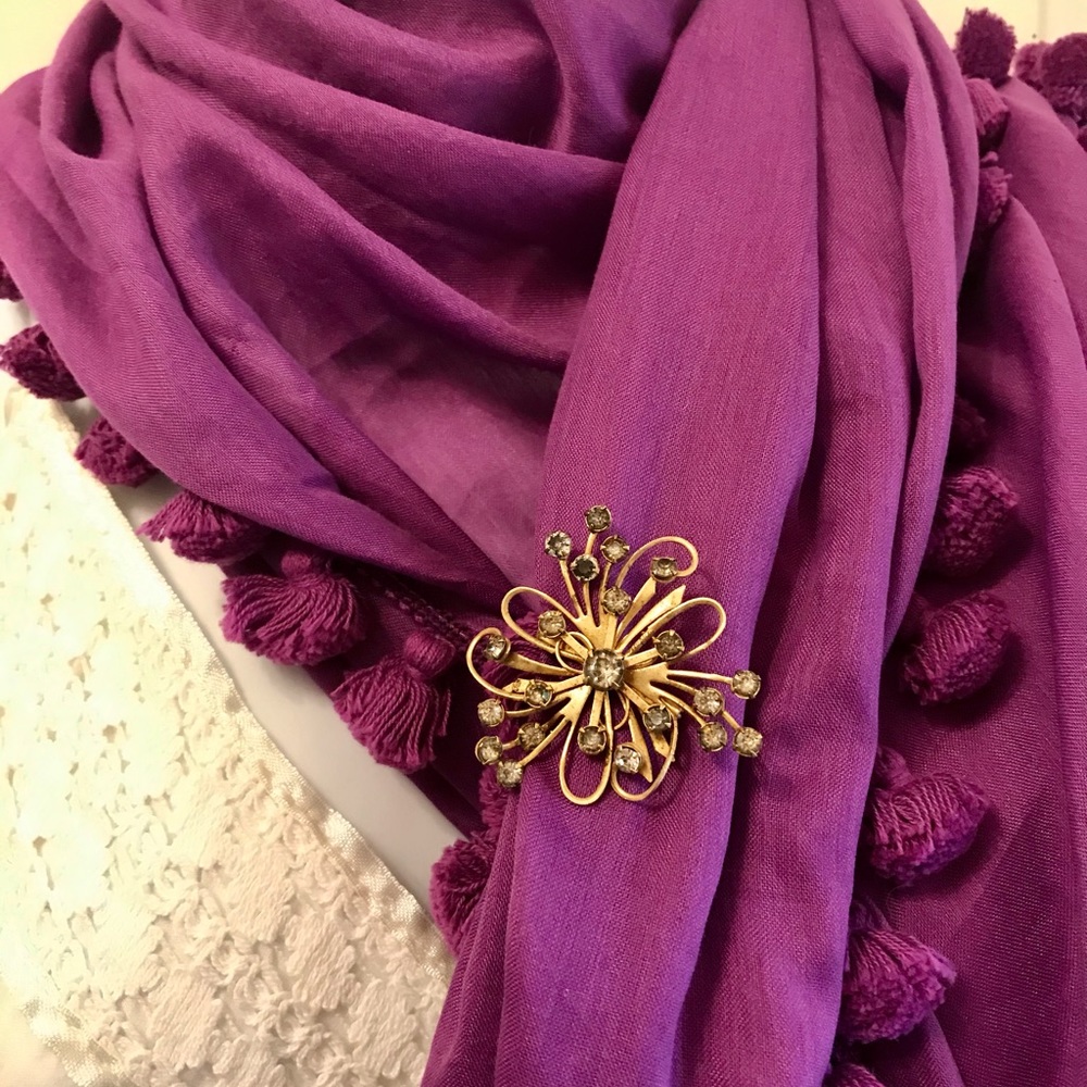 Gap~purple fringe scarf